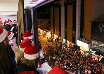 Hotel Sibara apresenta Coral de Natal em suas janelas, nesta sexta-feira