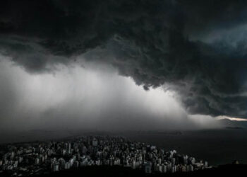 Semana começa com tempestades, vendavais e granizo em Santa Catarina