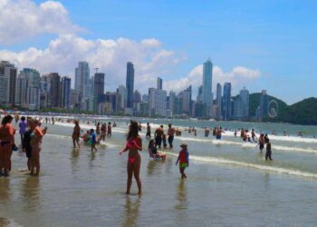 Estudo mostra Praia Central estabilizada um ano após término da mega obra