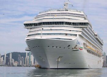 Transatlântico Costa Fortuna faz terceira parada em Balneário Camboriú