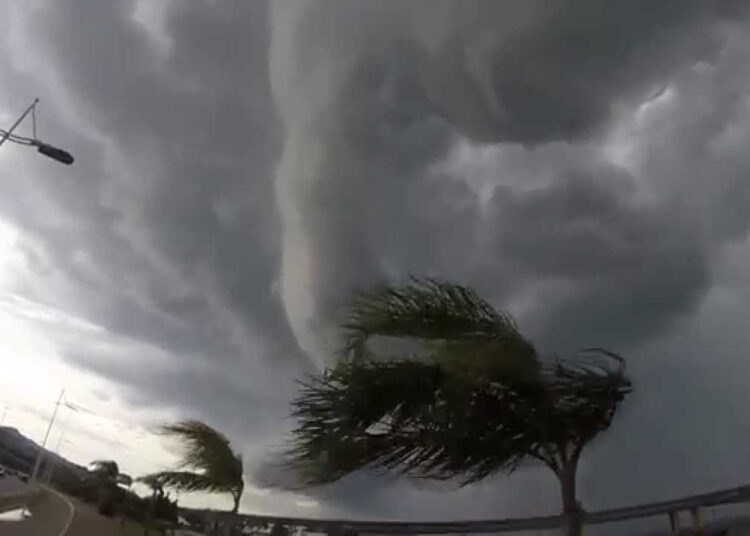 SC tem alerta para enxurrada, deslizamentos, granizo e ventos