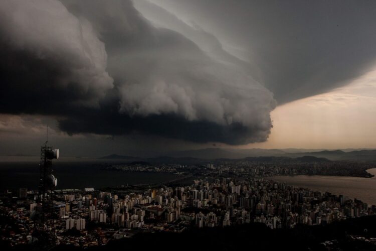 Alertas para temporais em SC