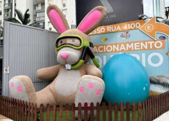 O coelhinho e o coelhão da páscoa já chegaram ao Oceanic Aquarium