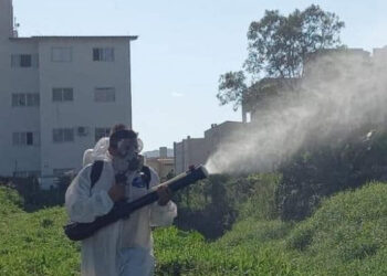 Saúde de Camboriú realiza limpeza e aplicação do fumacê no combate à Dengue