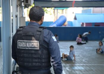 Vigilância armada começou a atuar nesta quarta nas unidades escolares de BC