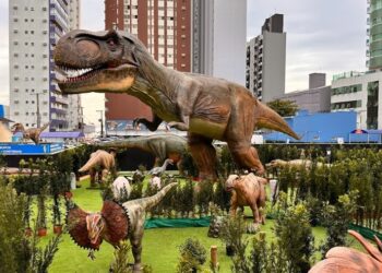 Aventura Jurássica apresenta ‘spoiler’ da atração com mais de 40 dinossauros a partir de sábado (08)