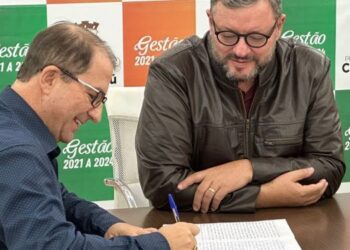 Prefeito Elcio Rogério Kuhnen transmite o cargo para o vice