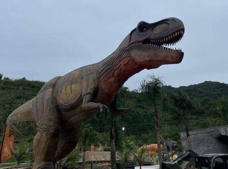 Dinossauros do parque 'Aventura Jurássica'