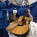 Paciente canta e toca violão durante cirurgia para retirada de tumor cerebral em hospital SUS