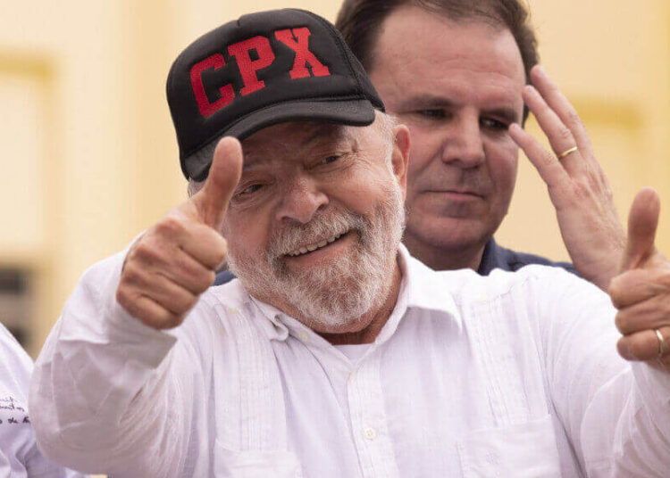 Lula diz que quem anda armado é covarde 