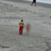 Idosa é flagrada nua na Praia Central em Balneário Camboriú