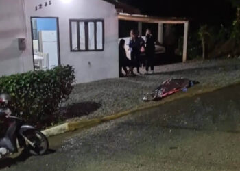 Homem é morto a tiros após ameaçar policiais com facão em Camboriú