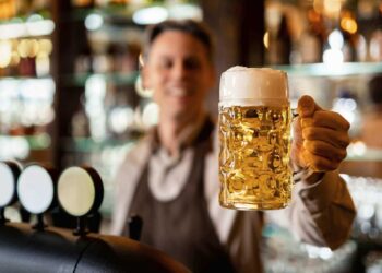 Em clima de Oktoberfest, Praia Brava vai ter evento especial na sexta-feira