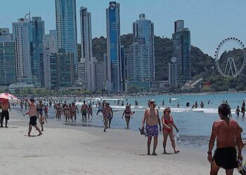 Balneário Camboriú espera 2 milhões de turistas neste verão