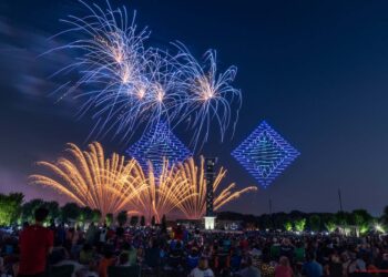 Balneário Camboriú terá show com mil drones durante Réveillon