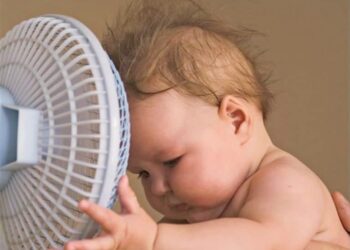 Como saber se o bebê está com calor? Confira 6 sinais