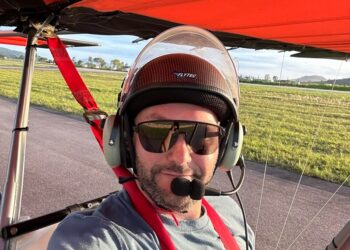 Morre Mikael Minatti após cair com ultraleve no mar em Itapema