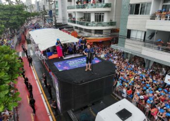 Michel Teló reuniu milhares de pessoas no encerramento do Carnaval BC