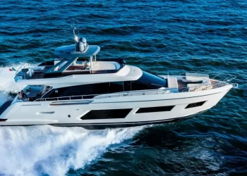 Iate de R$ 22 milhões construido em Itajaí é entregue ao proprietário