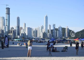 Calorão segue até a próxima quarta-feira em Santa Catarina