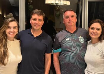 Bolsonaro janta com prefeito de Balneário Camboriú