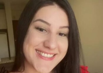 Jovem de 25 anos é encontrada morta dentro de casa em SC