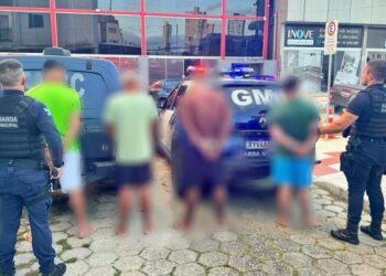 Guarda Municipal prende ladrões de celulares em Balneário Camboriú.
