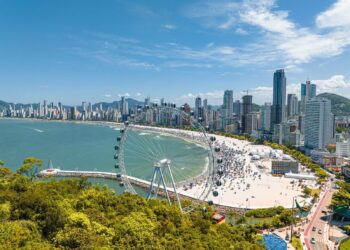 FG Big Wheel celebra 60 anos de Balneário Camboriú com desconto de 60% no ingresso