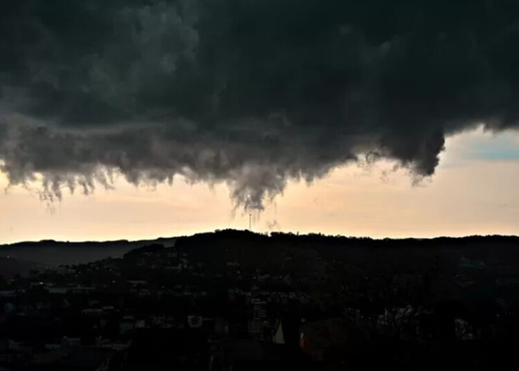 Santa Catarina entra em alerta para chuva intensa e temporais