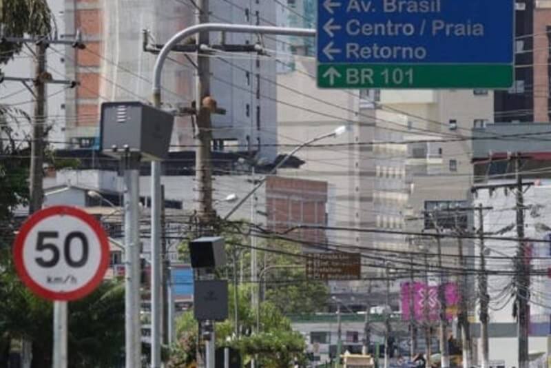 Balneário Camboriú vai monitorar velocidade a 17 metros antes dos radares