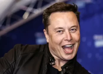 Elon Musk anuncia vaga para trabalho em casa com salário US$ 270 mil