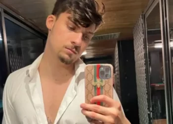 Banco solicita apreensão de bens de Renan Bolsonaro por dívida de R$ 360 mil