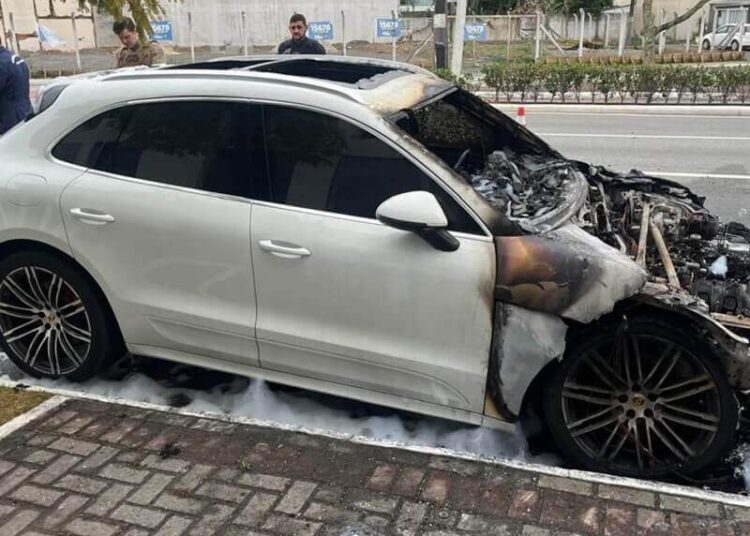 Porsche de R$ 700 Mil é Destruído por Incêndio em Balneário Camboriú