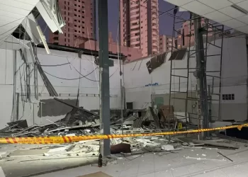 Trabalhador sofre queda de 6 metros em galpão de Igreja em Balneário Camboriú