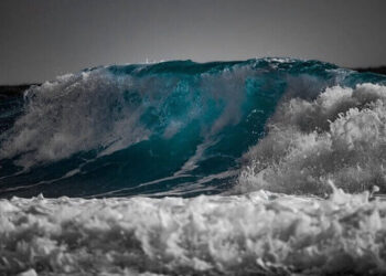 Frente Fria Traz Ventos e Mar Agitado ao Litoral de Santa Catarina