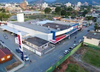 Grupo Koch realiza processo seletivo para nova loja em Camboriú