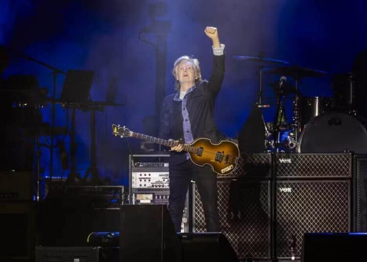 Paul McCartney Desembarca em Florianópolis para Show Histórico