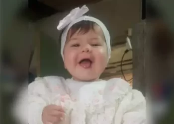 Bebê de 9 meses apresenta sinais vitais durante velório e é levada ao hospital, mas não resiste