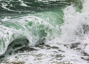 Defesa Civil Emite Alerta para Ventos Fortes e Ressacas em SC