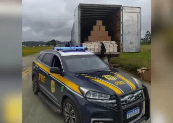 PRF Apreende Caminhão com Mais de uma Tonelada de Cocaína em Itajaí