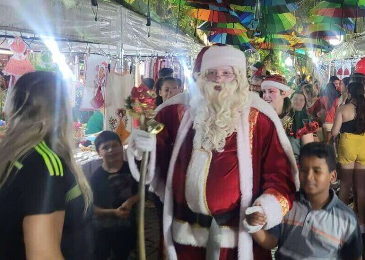 Papai Noel chega em Camboriú e dá início às celebrações de Natal