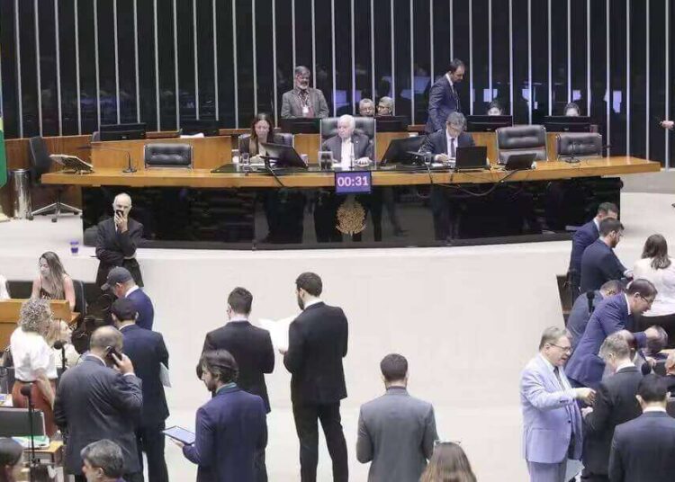 Câmara dos Deputados aprova castração química para pedófilos