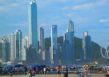 Verão em Balneário Camboriú: Expectativa de Temporada Histórica