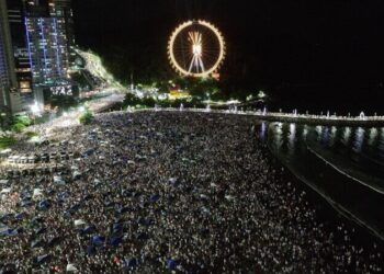 Balneário Camboriú pronta para o Réveillon 2025 com contagem regressiva na FG Big Wheel e show de fogos
