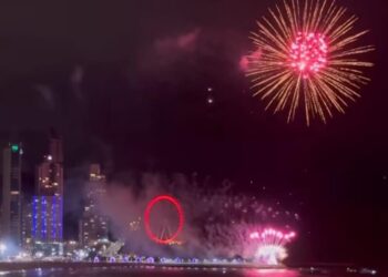 VÍDEO: Espetáculo de Luzes e Fogos Marca a Abertura do Verão em Balneário Camboriú