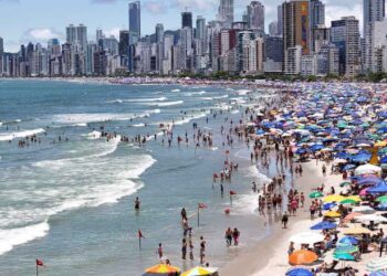 “Descer pra BC” vira o hit do verão e leva fama de Balneário Camboriú ainda mais longe