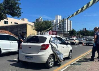 Homem é encontrado morto dentro de carro em Balneário Camboriú