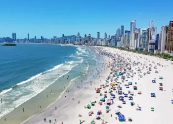 Calor e Temporais Marcam o Verão de 2025 em Santa Catarina