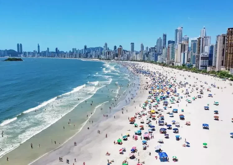 Calor e Temporais Marcam o Verão de 2025 em Santa Catarina