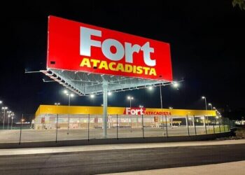 Grupo Pereira Compra Rede de Supermercados Schmit